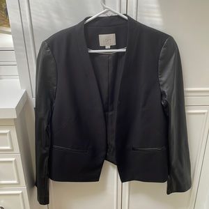 Black blazer w faux leather arms